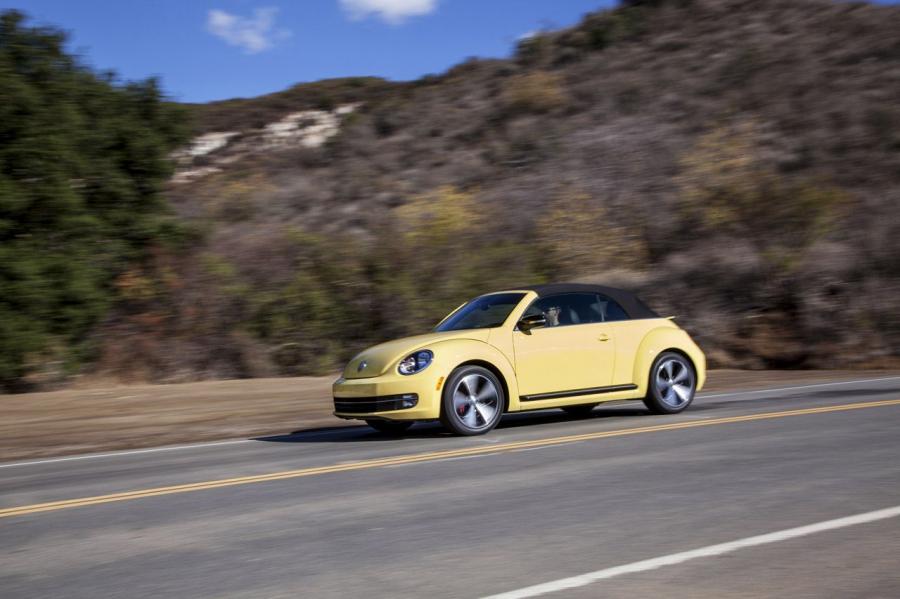  Volkswagen Beetle Cabriolet 2012 года  (фото 38 из 107)